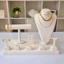 Kit Expositor para Joias em Corino Branco Alto (9 Peças)