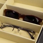 Interno-com-oculos-costurado