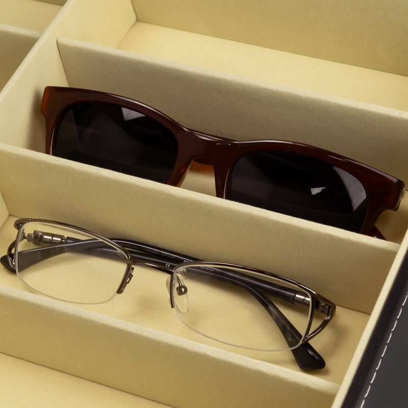 Interno-com-oculos-costurado
